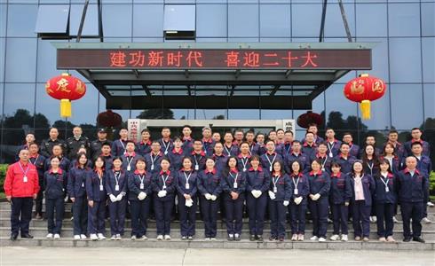 建功新時代 喜迎二十大丨成都中建材開展園區掃除活動